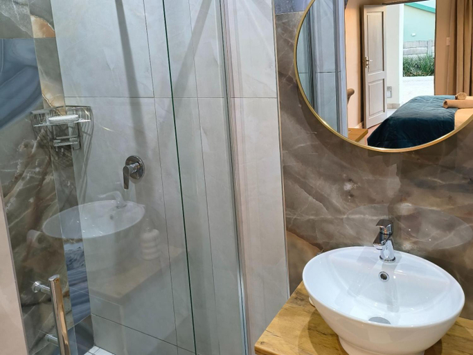 Bathroom 4, Bel-Air Guesthouse, Dr Kenneth Kaunda