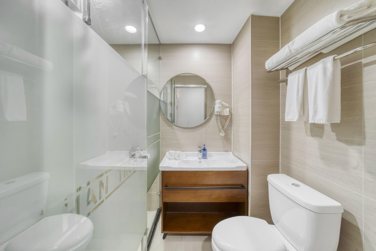 Bathroom 4, Hanting Hotel Tongxiang Xiaochang Dong Road, Jiaxing