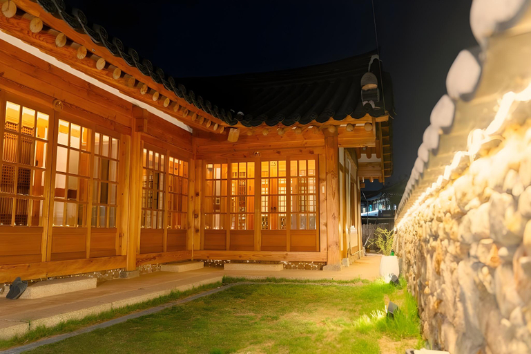 Exterior & Views 4, Gyeongju Woljeongheon Hanok Pension, Gyeongju