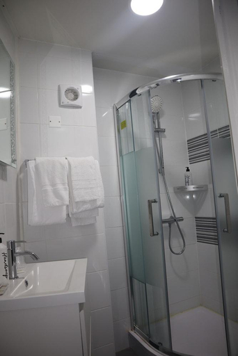 Bathroom, Le Bellerive, Haute-Vienne