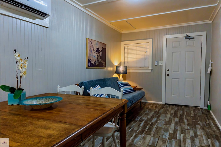 Bedroom, Blue Dolphin Inn and Cottages, Jefferson