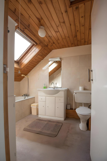 Bathroom 3, Glendower, Pembrokeshire