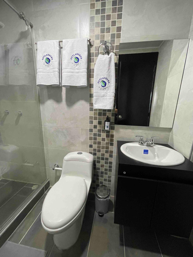 Bathroom, Outlanders House, Santafé de Bogotá