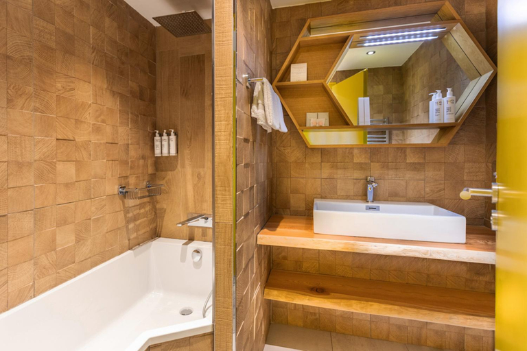 Bathroom 5, Hotel Royal Ours Blanc, Isère