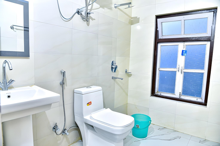 Bathroom, Rufina Lachen Deezong, North Sikkim