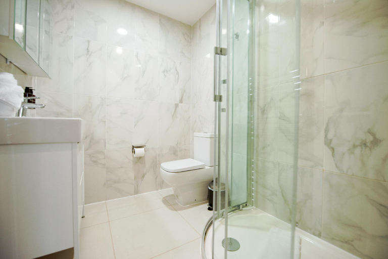 Bathroom 2, Palm Cottage, Wokingham