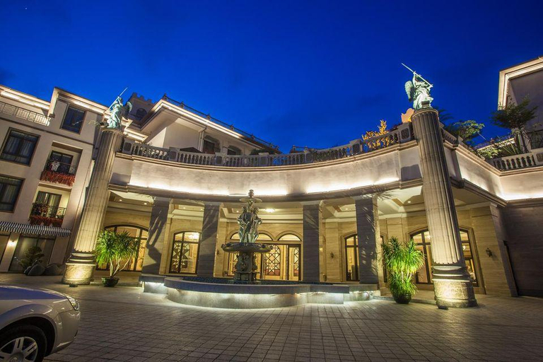 Exterior & Views