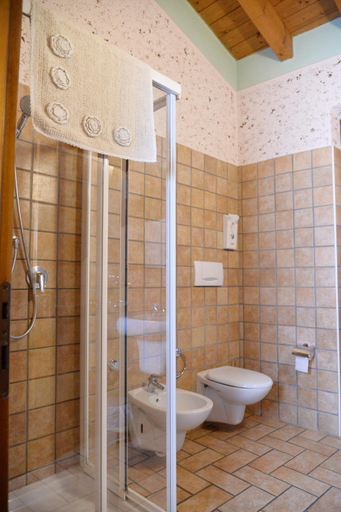 Bathroom 3, Corte Fattori, Mantua
