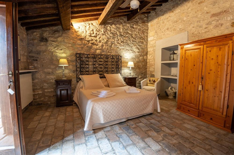 Bedroom 4, Castello Valenzino, Perugia