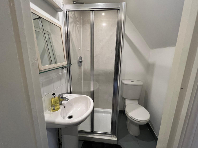 Bathroom 3, The Shoe Inn, Wiltshire