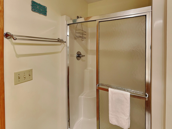Bathroom 3, Walnut Cellars by Taylor Made Deep Creek, Garrett