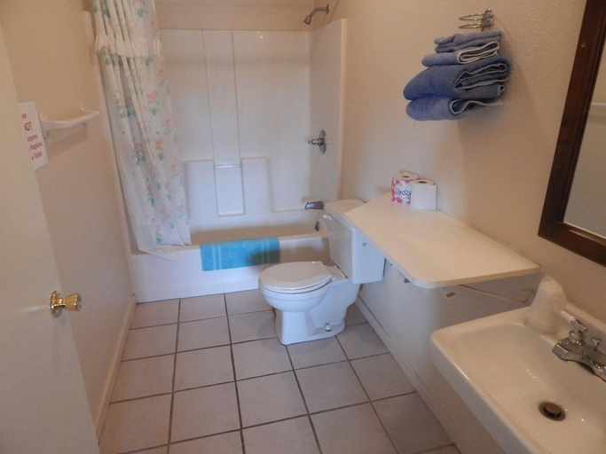 Bathroom 2, Ute Motel, El Paso