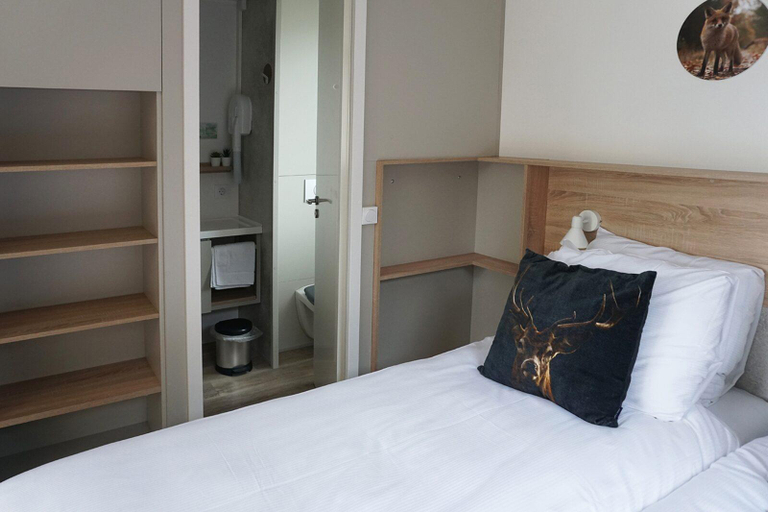 Bedroom 2, Two2-persoons Hotellodge, Barneveld