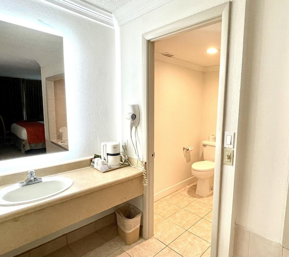 Bathroom 4, Inn At Atlantic City Hotel and Banquet, Atlantic
