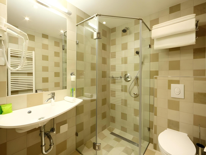 Bathroom 3, Hotel Historia Malomkert, Veszprém