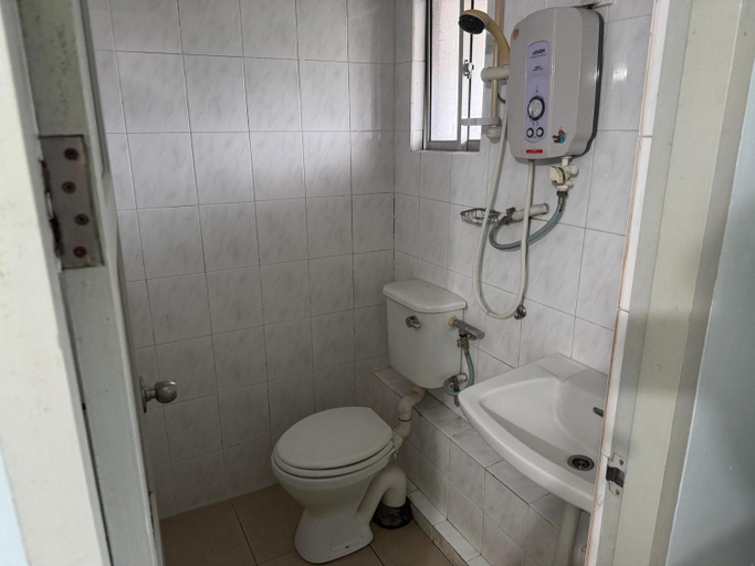 Bathroom 4, Hotel O Hotel Oriental, Kota Kinabalu