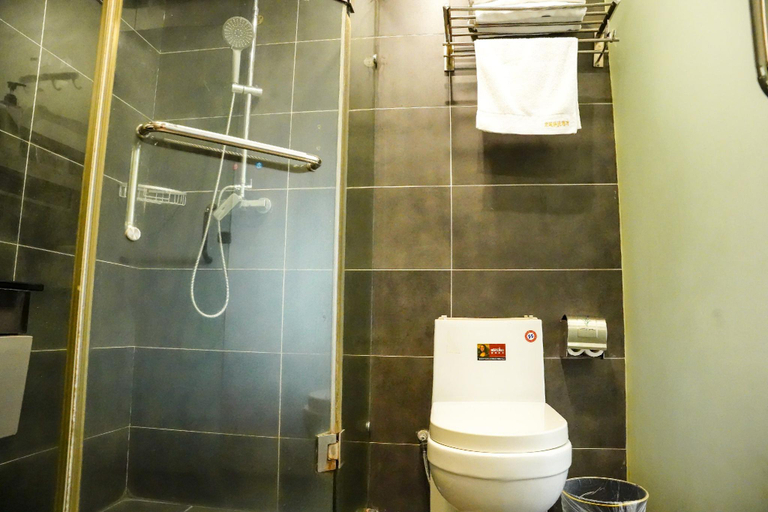 Bathroom 3, Hongyue Express Hotel, Jingdezhen