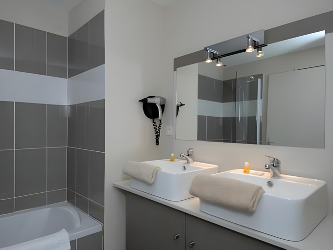 Bathroom 4, Residence Odalys Du Golfe, Hérault