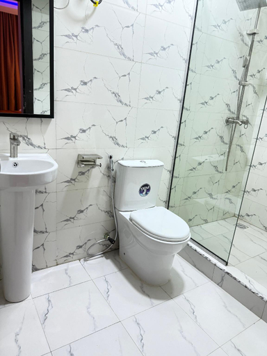 Bathroom 3, Amazon Msquare apartment hotel, Kosofe
