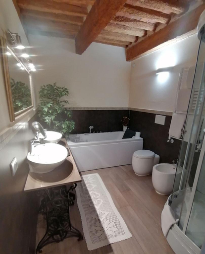 Bathroom 2, B&B La Bella Lucca, Lucca