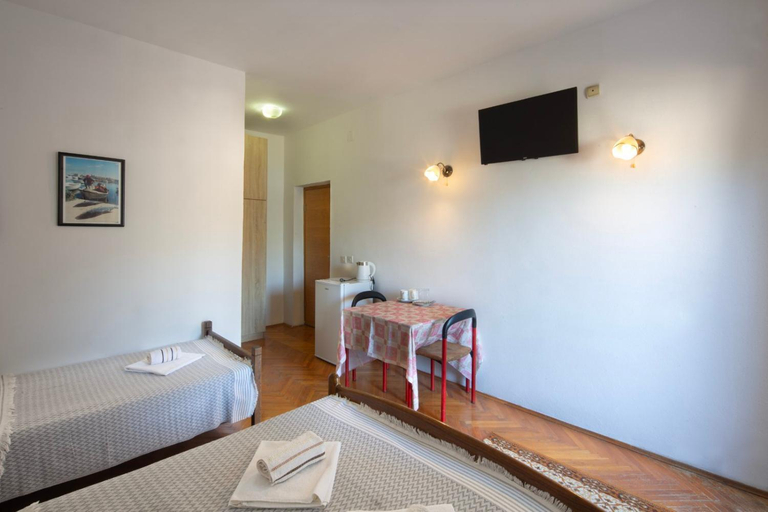Others 4, Madra Rooms and Apartments