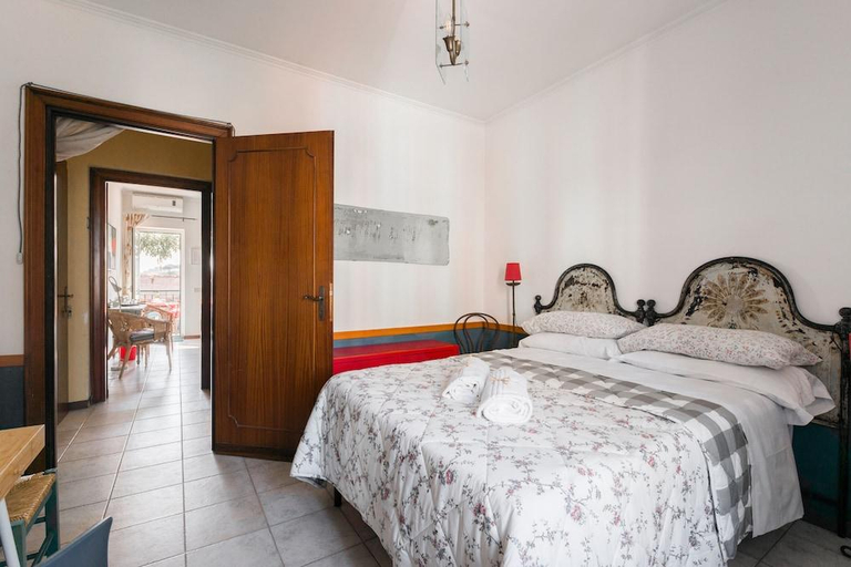 Bedroom 2, Abbraccia Morfeo B&B, Rome
