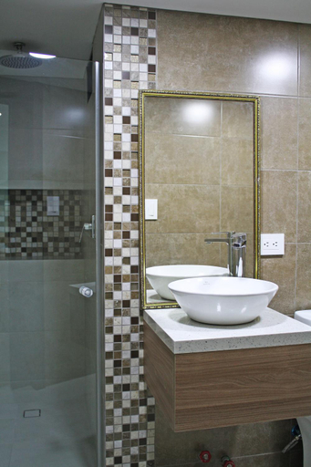 Bathroom 2, Hostal Latina, Cuenca
