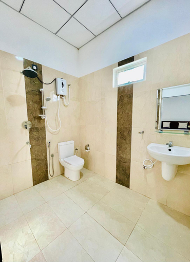 Bathroom 2, Kumbuk Sewana Villa, Mihinthale