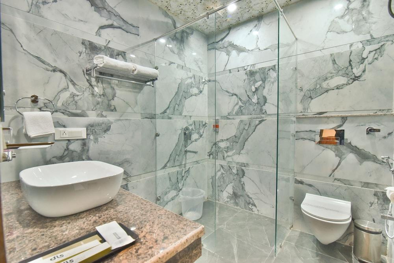 Bathroom, Ark Holiday Inn By DLS Hotels , Chamba