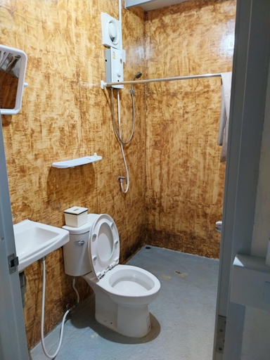 Bathroom 5, AiOon Homestay ( Twin room1 ), K. Ko Kut