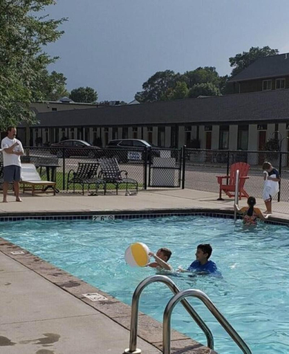 Sport & Beauty, Abe's Okoboji Motel & Suites, Dickinson