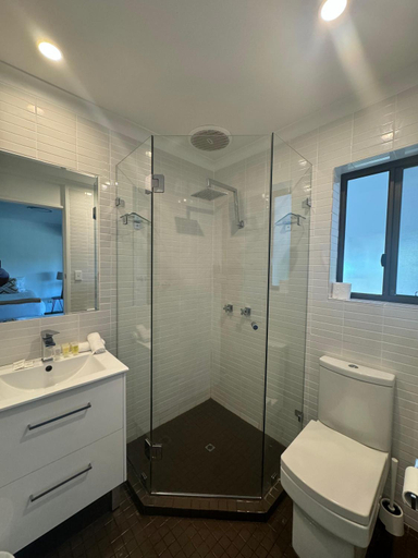 Bathroom 2, Le Court Villas, Noosa - Noosa-Noosaville