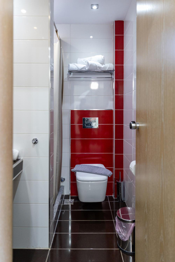 Bathroom 5, Amalia Center, Central Macedonia