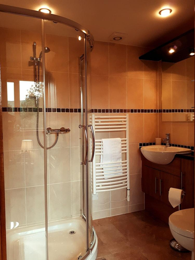 Bathroom 3, High March, Highland