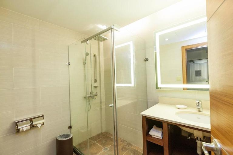 Bathroom 5, Surfrider Resort Hotel , Saipan