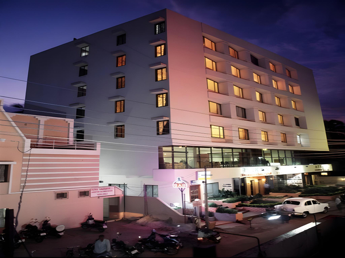 Exterior & Views