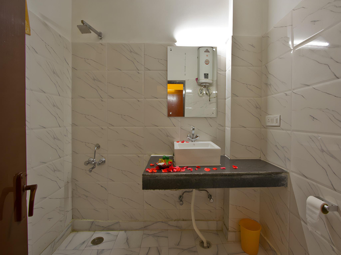 Bathroom 4, Hotel Sitara International, Kullu