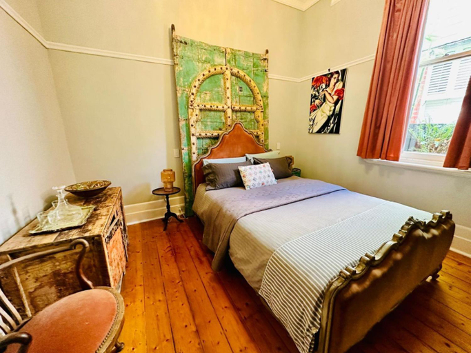 Others 4, Elwood's Eclectic Gem, Melbourne