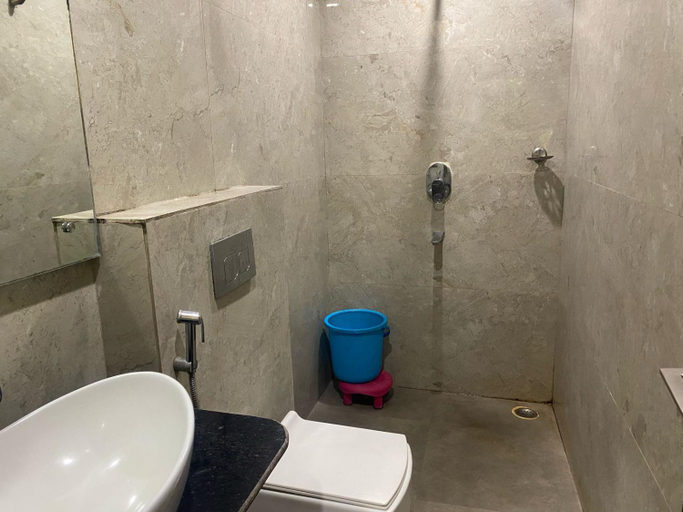 Bathroom 4, OYO 30090 Hotel New Grand, Deoghar