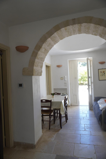 Others 4, Trullo Amico, Brindisi