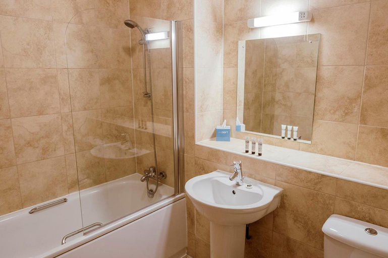 Bathroom 4, Muthu Clumber Park Hotel and Spa, Nottinghamshire