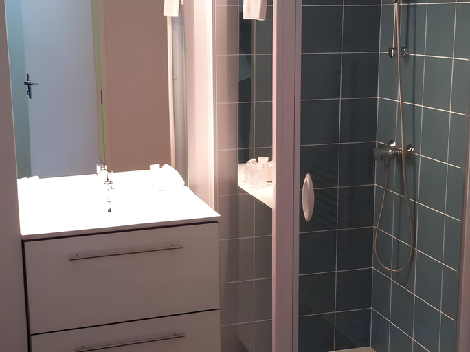 Bathroom 3, Apparthotel Odalys Tours, Indre-et-Loire