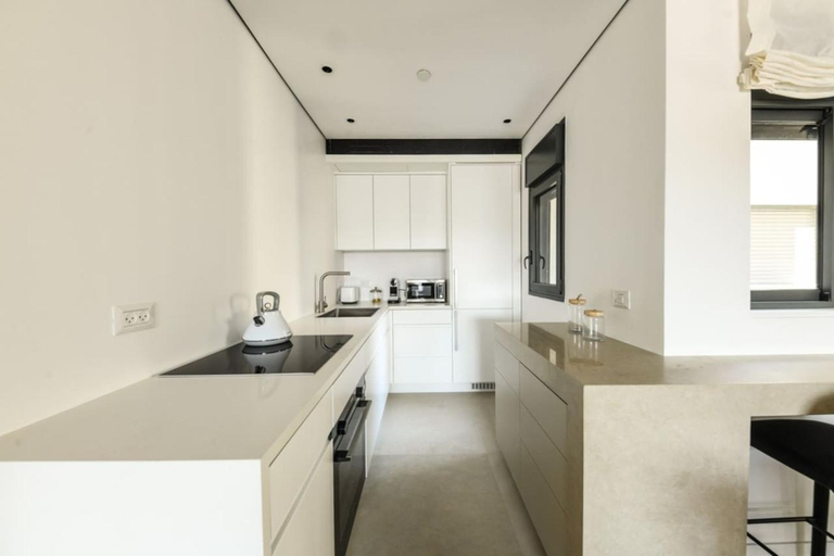5, Modern and Vibrant 2BR apt with Private Balcony
