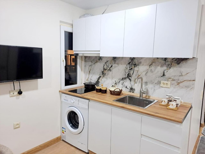Others 5, Apartment Giorgi Mazniasvhili, Batumi