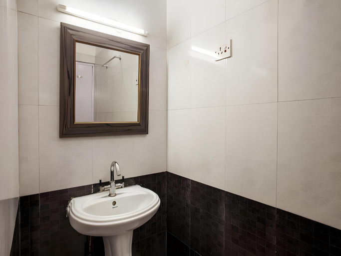 Bathroom 4, Hotel Atithi International, Reasi