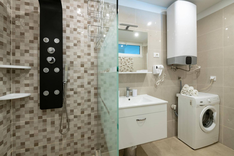 Shower 2, Apartments Donatella, Medulin