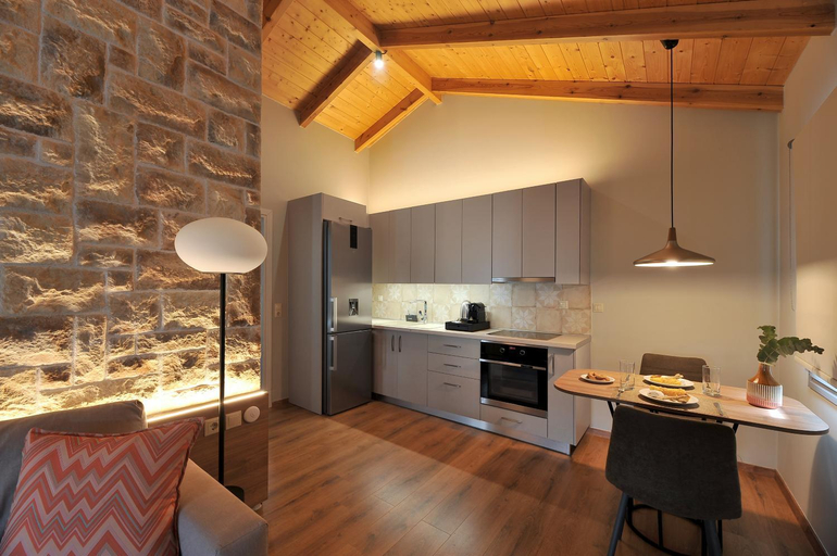 Others 3, Sir T Residence, Peloponnese