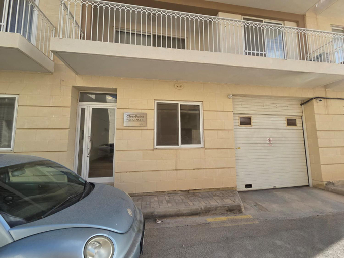 Others 2, Elegant Apt with Open Views