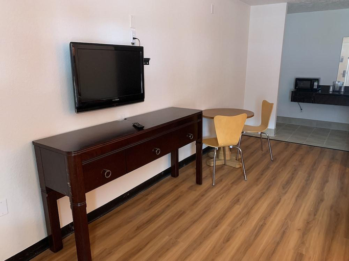 Others 5, Motel 6 North Lima, Mahoning