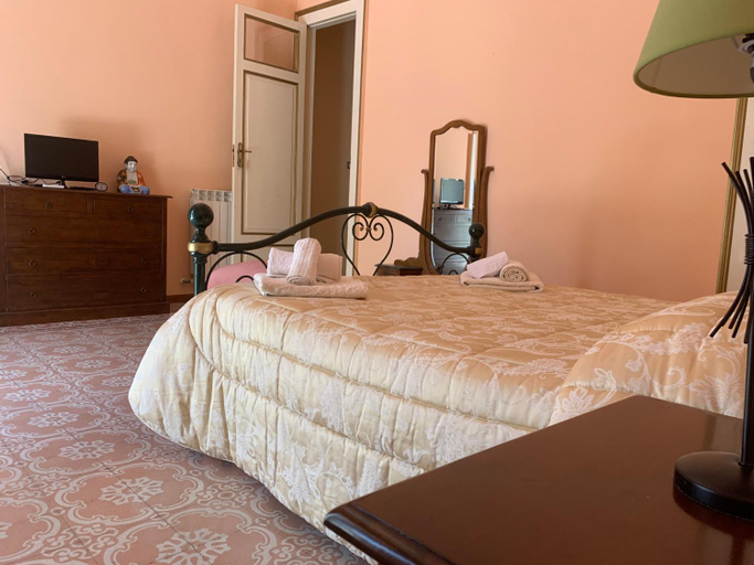 Others 2, B&B Rosita, Messina